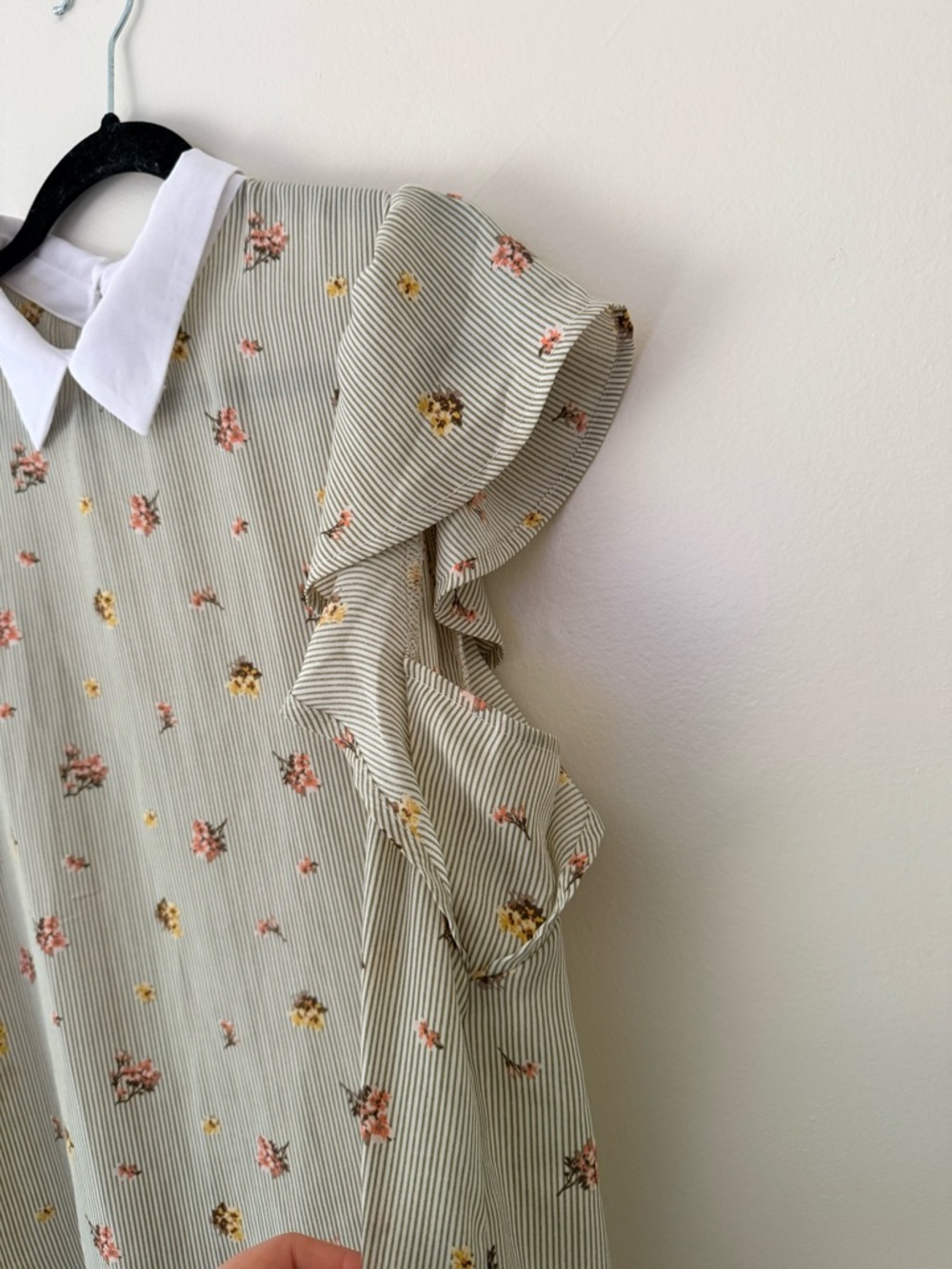 Peter Pan Collar Flutter-Sleeve Blouse Sage Green White Floral Size XL - NWOT - Picture 12 of 15